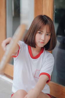 年轻漂亮少妇私密精油按摩保养